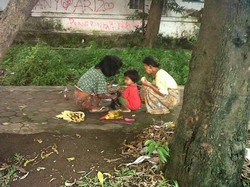 Yuli Memiliki Kakak yang Juga Hidup di Jalanan