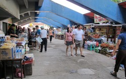 Bakar Kalori dan Tambah Kalori dengan Jajanan Enak di GOR Pajajaran