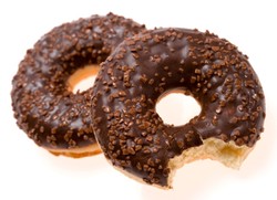 Ingin Makan Lebih Sedikit? Pasang Cermin di Dapur dan Gantilah Warna Piring