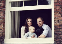 Ini Foto Resmi Bayi Kate Middleton & Pangeran William yang Berusia 8 Bulan