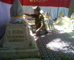 Jelang Pileg, Petilasan Majapahit di Trowulan Banyak Disambangi Caleg