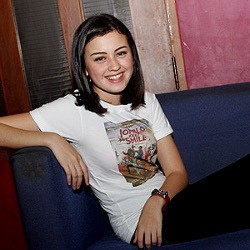 Terdengar Seksi, Kimberly Ryder Belajar Bahasa Prancis