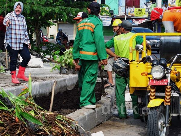 Risma Kerja Bakti Bangun Taman