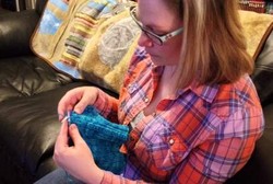 Kisah Sarah, Wanita yang Sembuh dari Gangguan Kecemasan Berkat Merajut