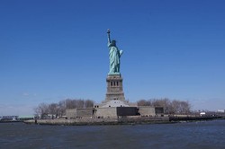 Ingin Naik Patung Liberty? Reservasi Dulu Jika Tak Mau Kecewa