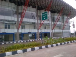 Melihat-lihat Bagian Dalam Terminal Pulogebang yang Mirip Bandara