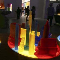 Pameran Retrospektif Mike Kelley Pertama, Pasca Sang Seniman Tewas Bunuh Diri