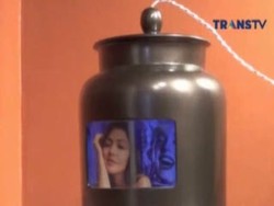 Lukisan Unik dalam Toples Gambarkan Kehidupan di Gang Dolly