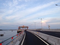 Naik Motor Masuk Jalan Tol, di Bali Juga Bisa!