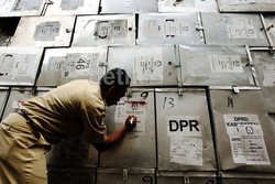 Mantan Anggota KPU Kritik TNI yang Bantu Pendistribusian Logistik Pemilu