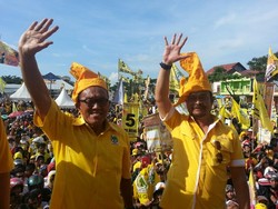 Kampanye di Makassar, Ical Duet Bareng Gubernur Sulsel Nyanyi Lagu Slank