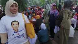 Datangi Balai Kota, Puluhan Guru Bantu Beri Dukungan Pencapresan Jokowi