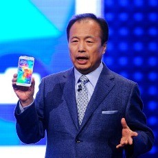 Tinggian Mana, Gaji CEO Samsung atau Apple?