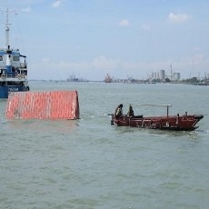 Polisi Amankan Lima Orang Penjarah Kontainer KM Journey
