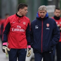 Szczesny Percaya Wenger Akan Lama di Arsenal