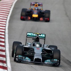 Red Bull: Mercedes Akan Makin Perkasa di Bahrain