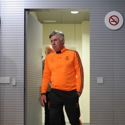 Ancelotti Waspadai Pertahanan Solid dan Serangan Balik Dortmund