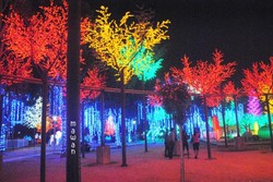 Gemerlap Pohon Lampu I-City di Shah Alam, Malaysia