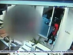 Detik-detik Pembunuhan Disertai Pengeroyokan yang Terekam CCTV