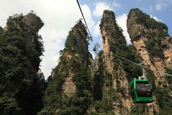 Inikah Kereta Gantung Terpanjang di Dunia?