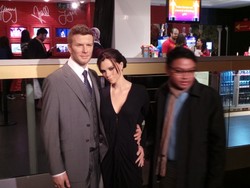 Foto Bareng Seleb Hollywood KW, Tetap Harus Antre!