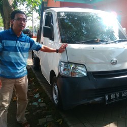 Gara-gara Serempetan, Massa Beratribut Golkar Rusak Mobil di Pasuruan