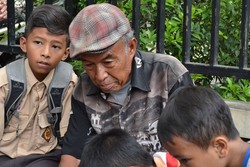 Kisah Sedih Pak Riswan Tentang Susahnya Mencari Kesehatan di Bumi Pertiwi