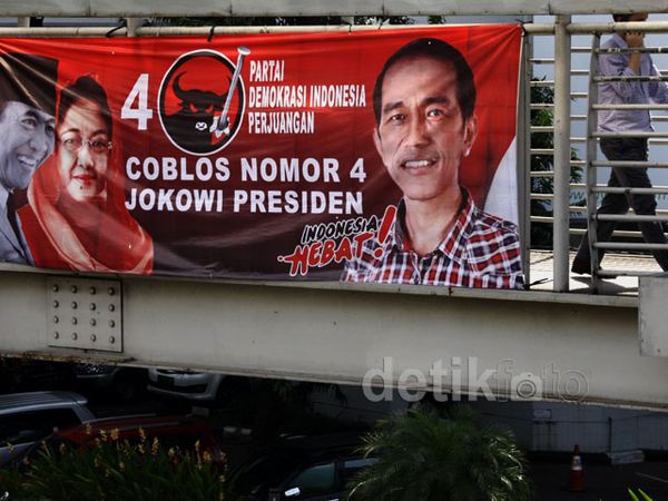 Atribut PDIP Mejeng di Sarana Umum