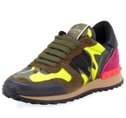 Sneakers Jadi Tren, Anehkah Dipakai Untuk Segala Kesempatan?