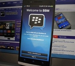 BBM Mulai Cari Duit dari Sticker