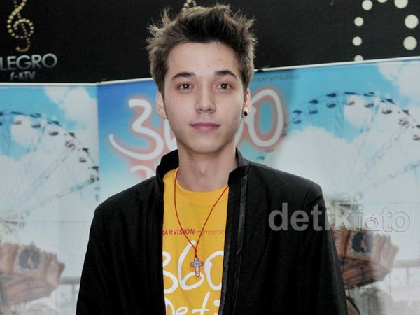 Makin Bersinar, Stefan William Masih Jomblo