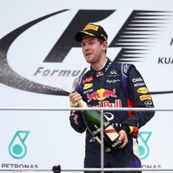 Mercedes Waspadai Kebangkitan Vettel Bersama Red Bull