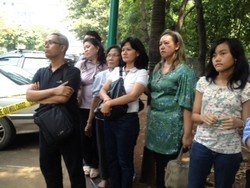 Elizabeth Diana Menitikkan Air Mata Melihat Rekonstruksi Pembunuhan Ade Sara