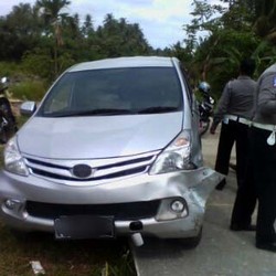 Tancap Gas Mobil Kala Lihat Polisi, Pria di Padang ini Malah Ketahuan Pegang Ganja