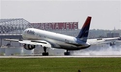 Pesawat Delta Air Lines Tergelincir di Bandara JFK New York