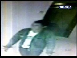 Polisi Sebar Foto Pria Misterius Terkait Pembunuhan Sadis Ibu dan Anak