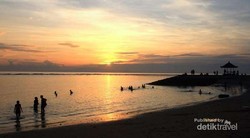 Turis di Bali Harap Menjauhi Pantai Dampak Tsunami Chili