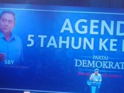 Berbaret Biru, SBY Hadir di Rapat Umum PD