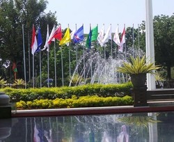 12 Bendera Parpol Berkibar di Balai Kota DKI