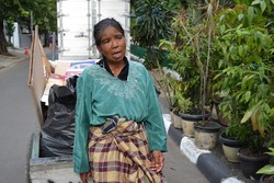 Nuriyah Pemulung Kardus yang Rindu Soeharto dan Pernah Terpikat SBY