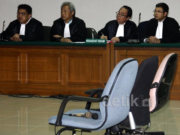 Sakit Jantung, Emir Moeis Batal Divonis