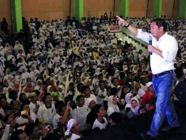 Anis Matta Kampanye di Banjarmasin Anis Matta Kampanye di Banjarmasin