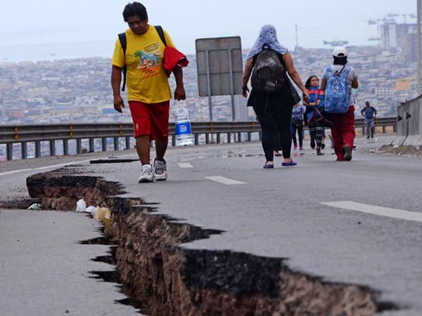 Jalanan di Chile Retak