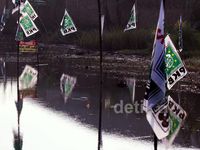 Bendera PKB Mejeng di Empang