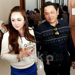 Regina dan Farhat Abbas Digerebek Saat Berada di Bogor?