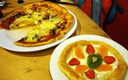 Urban Pizza: Krenyes Manis Philadelphia Fruit Pizza di Restoran a la Anak Muda