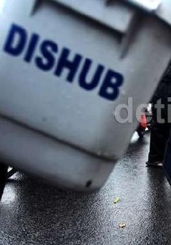 Polisi Sebut Anggota Dishub Mengantuk, Bukan Ditabrak Anak Perwira