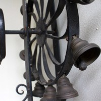 Uniknya Lampu Kristal di Pojok Ruangan Rumah Sahrul Gunawan