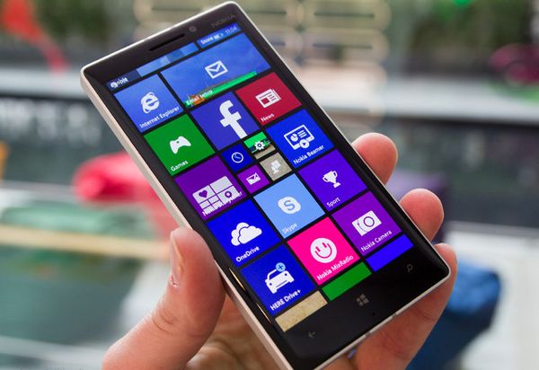 Intim dengan Ponsel Premium Nokia Lumia 930