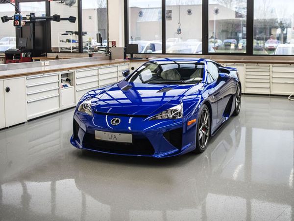 Bengkel Mobil Super Bersih